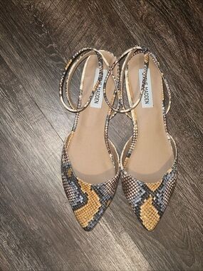 Steve Madden Snake-Print Pointed Flats in Yellow and Gray